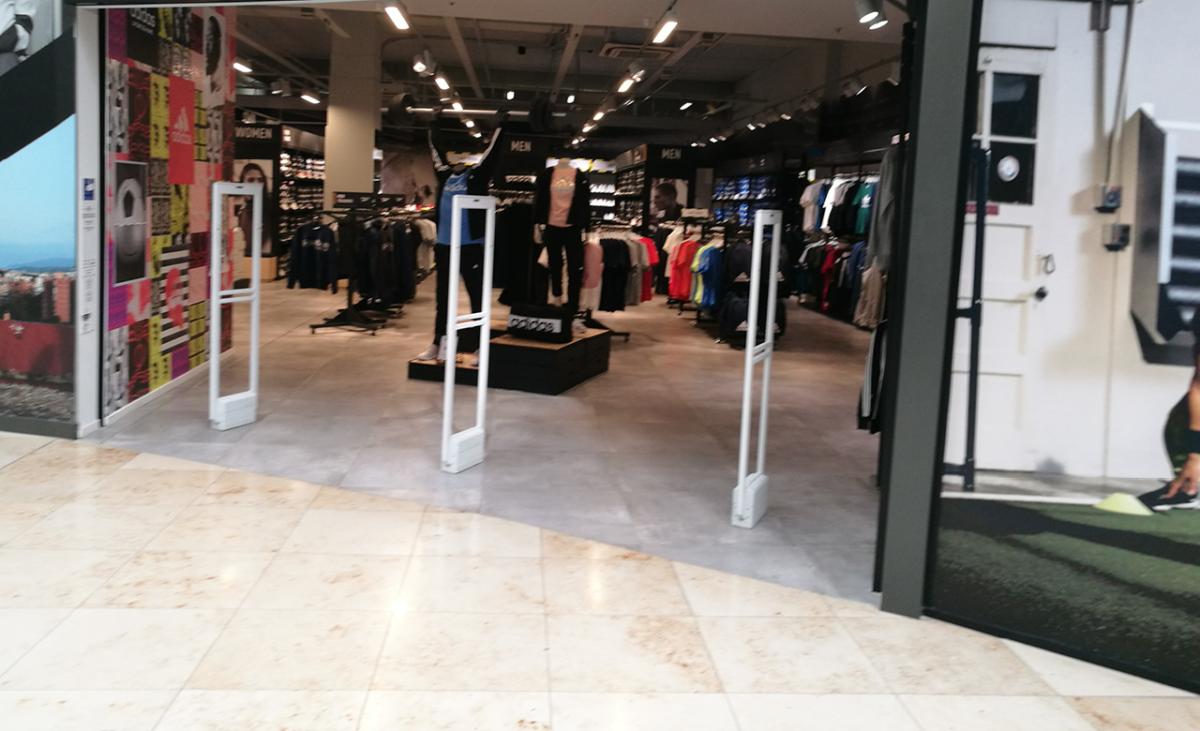 Adidas Store – Sofia Outlet Center – Ceramica Fondovalle